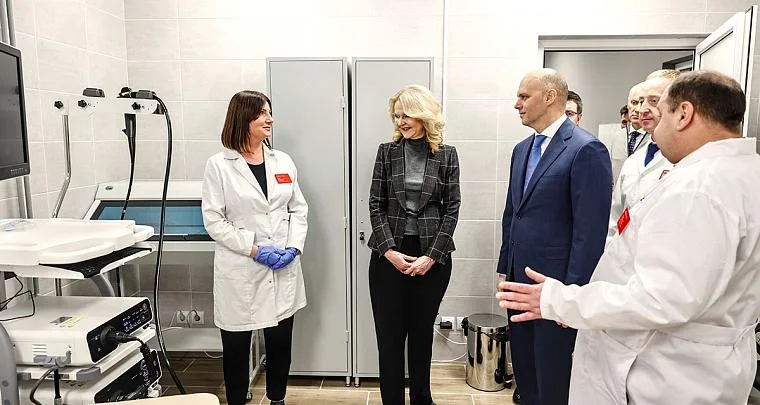 Татьяна Голикова и Алексей Беспрозванных осмотрели поликлинику, которая откроется в январе 