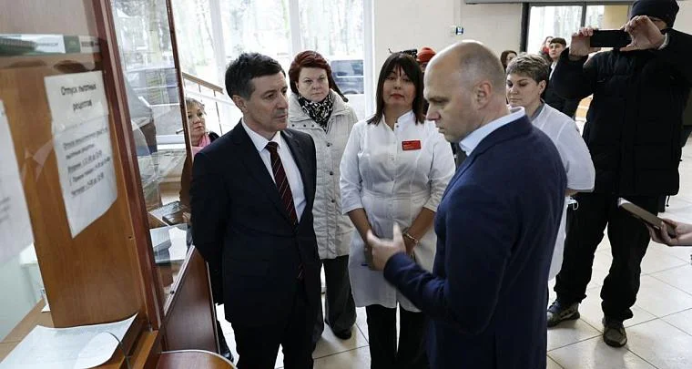 Алексей Беспрозванных с рабочим визитом посетил Ладушкинскую и Мамоновскую горбольницы