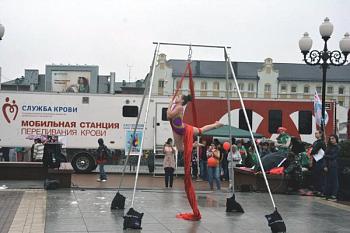 Всемирный день донора встретили праздничным концертом на главной площади Калининграда