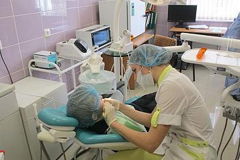 За год в стоматологическом кабинете школы №56 были осмотрены девятьсот учеников