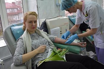 За три дня доноры сдали свыше ста литров крови