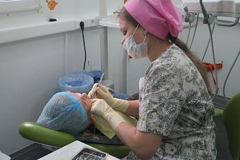 В течение месяца мобильный стоматологический кабинет примет около 400 детей поселка Коврово